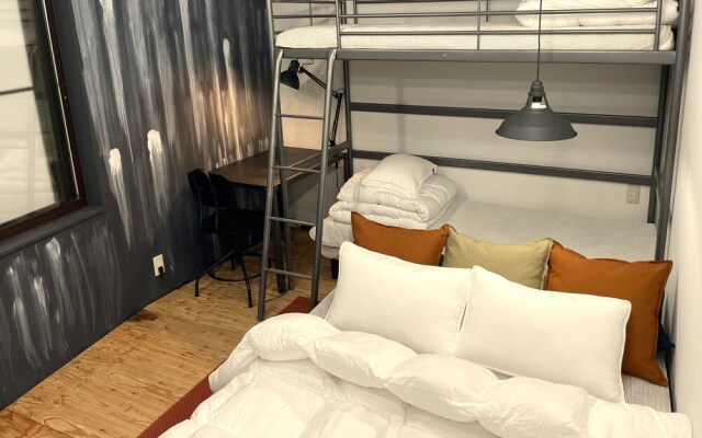BENCH - Hostel