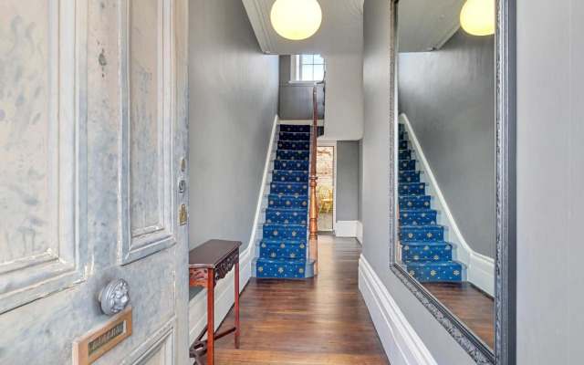 Cromwell Apartment - 3 Red Doors Battery Point