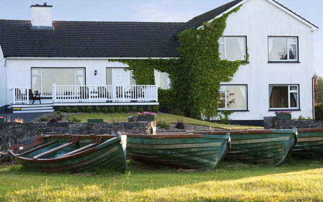 The Waterfront House Country Home