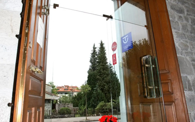 Hotel Puente Romano