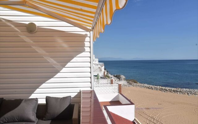 Peaceful Beachfront Apartment