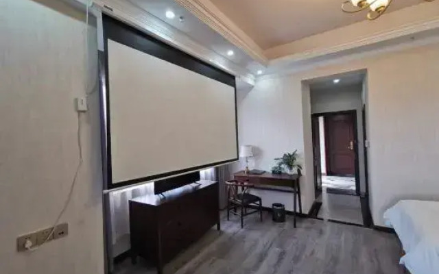 Chunshen Hotel(Tan Xinpei Metro Station, Jiangxia District Government, Wuhan)