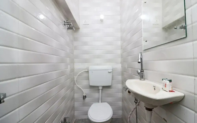 Zaki Hs Near Taj Mahal By OYO Rooms