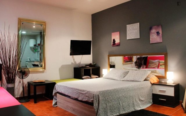 Studio in Madrid, With Wifi - 72 km From the Slopes