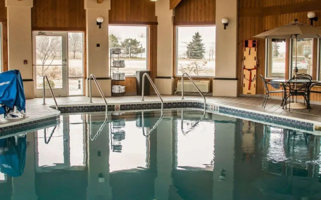 Comfort Inn & Suites Diamondale – Lansing