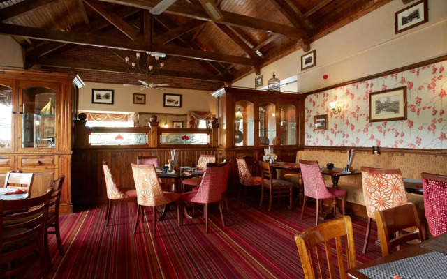Best Western Plus Pastures Hotel
