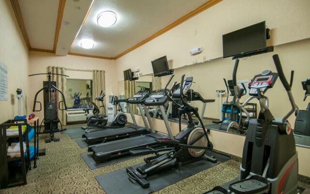 Holiday Inn Express and Suites Bakersfield Central by IHG