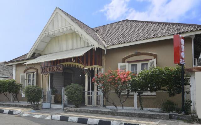 OYO 1303 Golden Inn 2