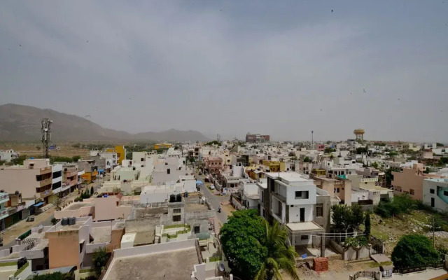 OYO 13860 Panchsheel Plaza