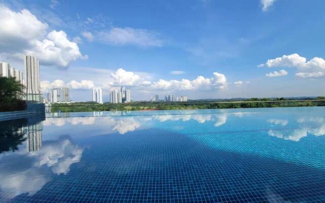 Macrolink Medini @ UHA