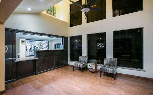 Super 8 by Wyndham Oklahoma Airport Fairgrounds West