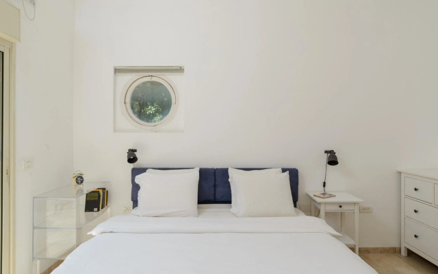 Adorable 2 bedrooms apt next to the beach