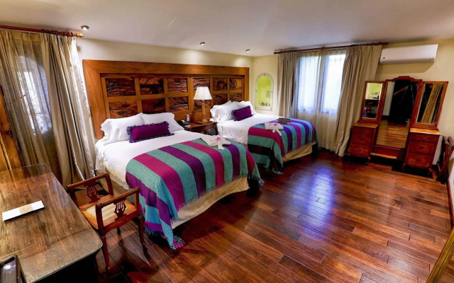 Pensativo House Hotel