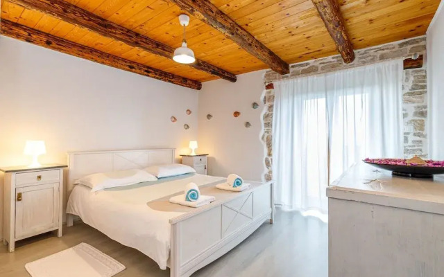 Honeymoon House Eufemia