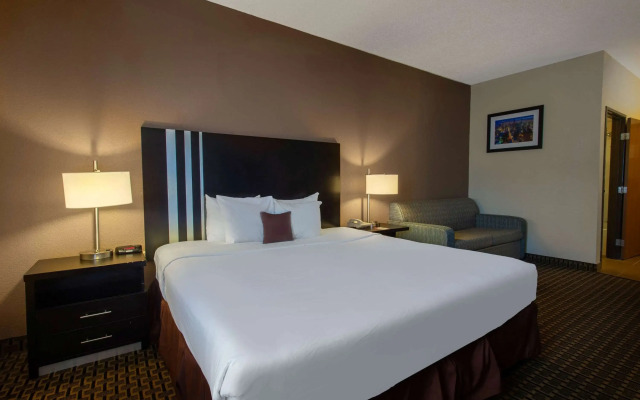 Ramada by Wyndham Glendale Heights/Lombard