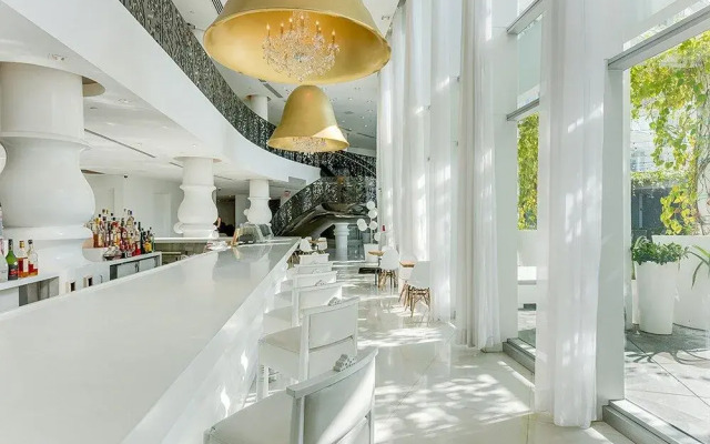 Private Condos at 1100 West by LMC