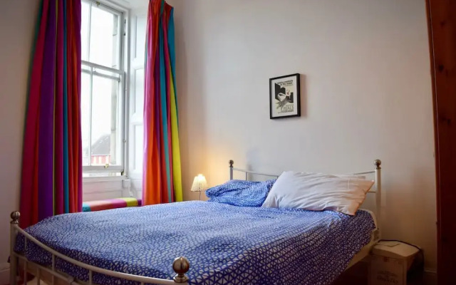 Spacious 2 Bedrooms Apartment by Royal Mile
