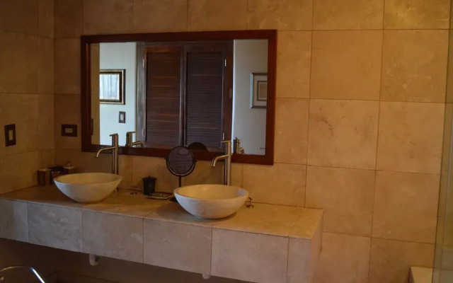 Playa Villa - 2 Br condo by RedAwning