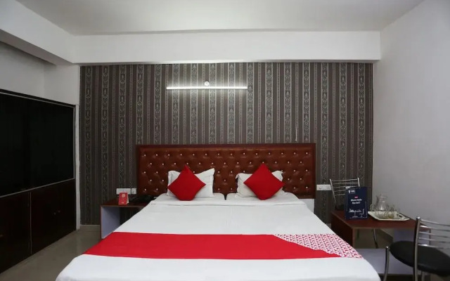 OYO 24694 Hotel Satya Inn