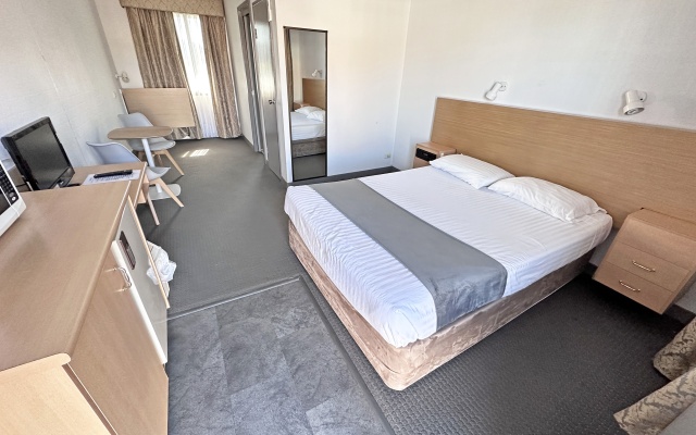 Spa Village Motel – Guest Rooms – Moree