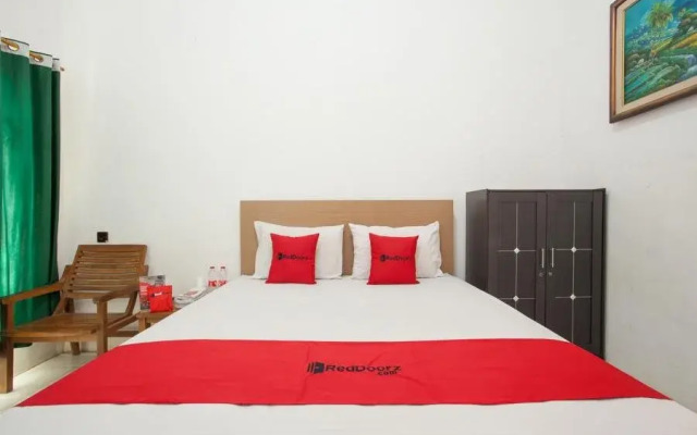 RedDoorz near Stadion Diponegoro Banyuwangi