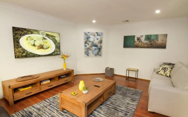 12 Mount Porepunkah Road