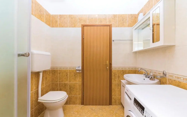 Nice Home in Kastel Kambelovac With Wifi and 4 Bedrooms