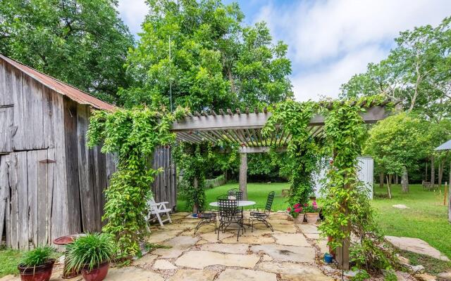 Mistletoe House in Fredericksburg