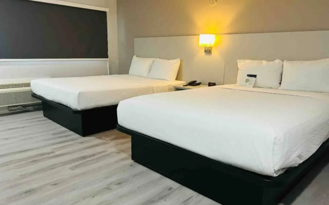 Howard Johnson Cornwall