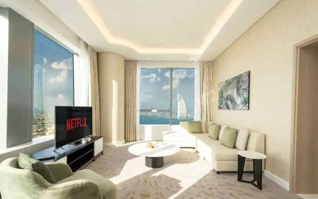 LUX Iconic Views at The Palm Tower 6