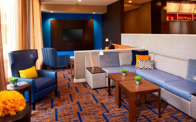 Courtyard by Marriott Chicago Deerfield