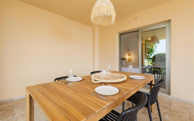 Modern and luxurious holiday home with sea views in Benahavís