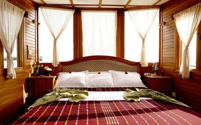 Amara River Cruise