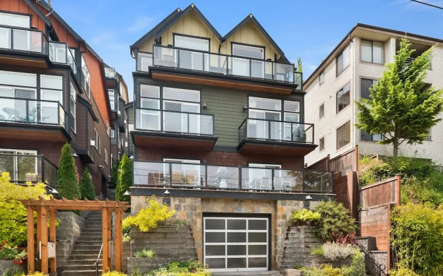 Seattle Vacation Home: The Aerodrome