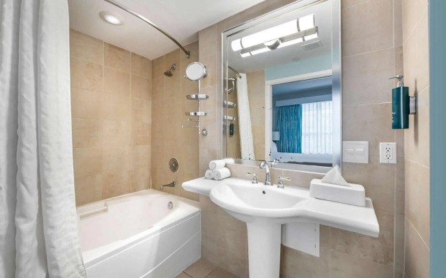 Hilton Vacation Club Crescent on South Beach Miami