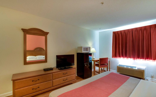 Motel 6 Hinesville, GA