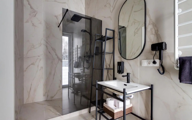 Дом на Вишневой улице, 8