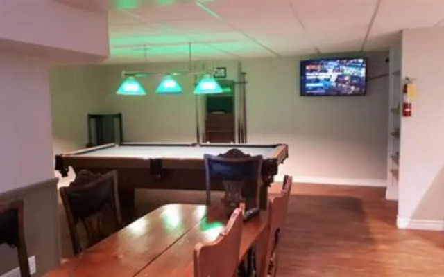 6 Bed Blue Mountain Executive Chalet with Hot Tub 157