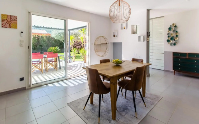 Nice holiday home in Provence-Alpes-Côte d'Azur with pool
