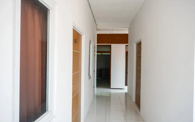 RedDoorz near Kawasan Simpang Lima Area