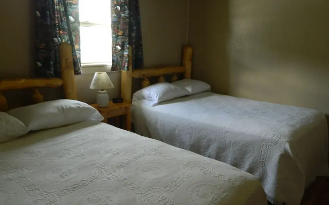Foothills Lodge and Cabins