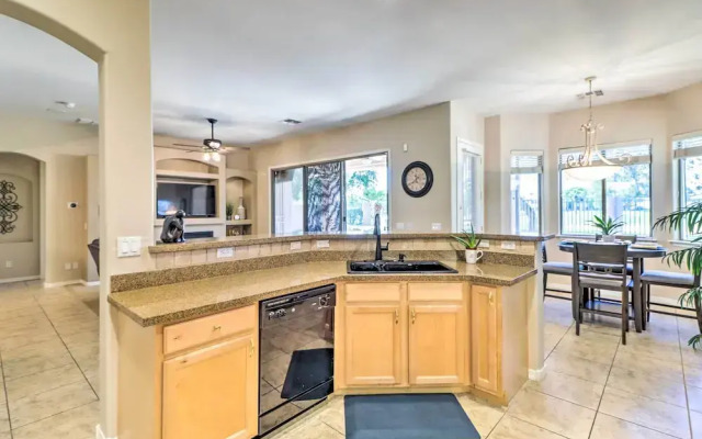 Pool & Putting Green: Goodyear Home on Golf Course
