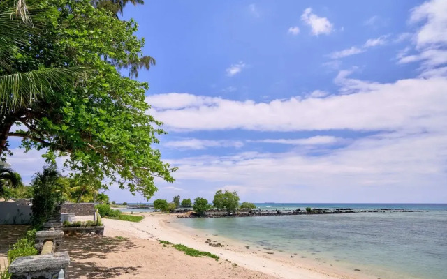 Les Estivales Beachfront Suites & Penthouses with LOV