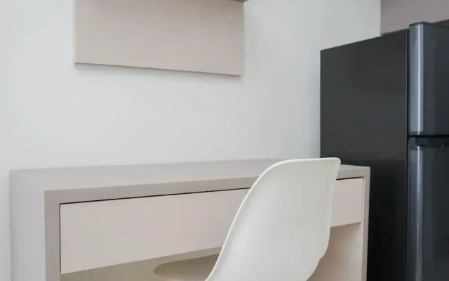 Elegant and Relaxing Studio Apartment at Springwood Residence
