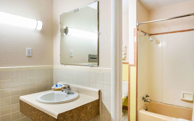 Rodeway Inn & Suites Raton