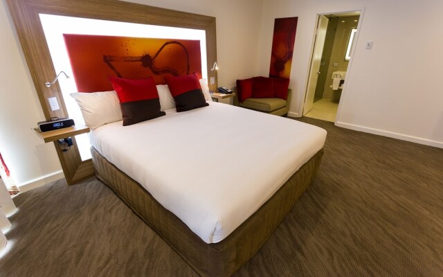 Novotel Sydney West HQ Hotel