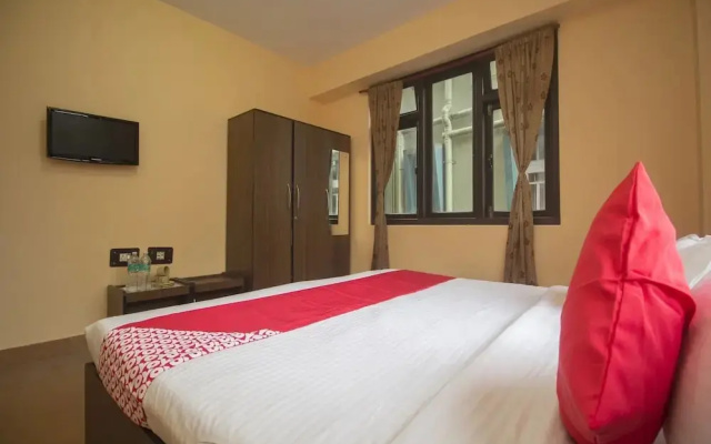 Hotel Golden Shangrila By OYO Rooms