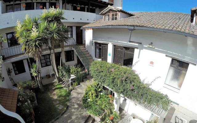 L'AUBERGE INN - Hostel