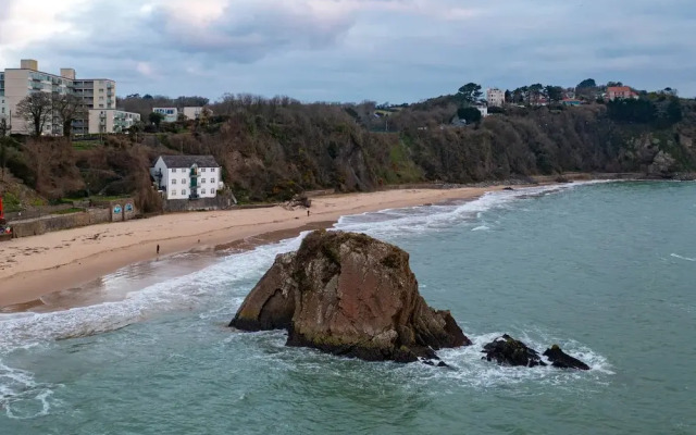 5 Sunny Cove - Direct Beach Access Sea Views