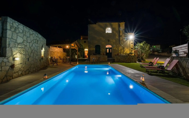Skandalis Traditional Suites